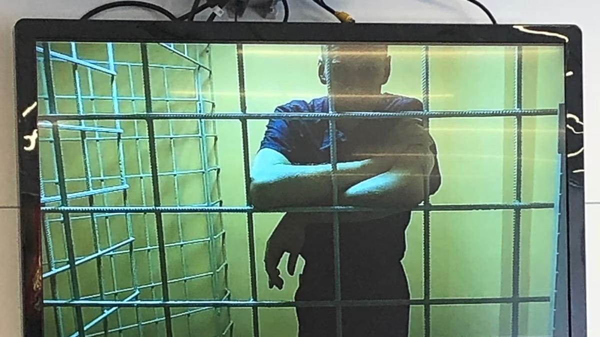 Навального этапировали в Москву для проведения новых следственных действий — Baza