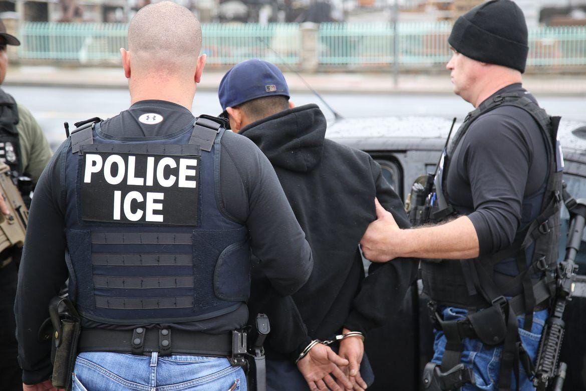 Thomson Reuters снабжает американскую иммиграционную полицию ICE данными, необходимыми для массовых депортаций — 404 Media